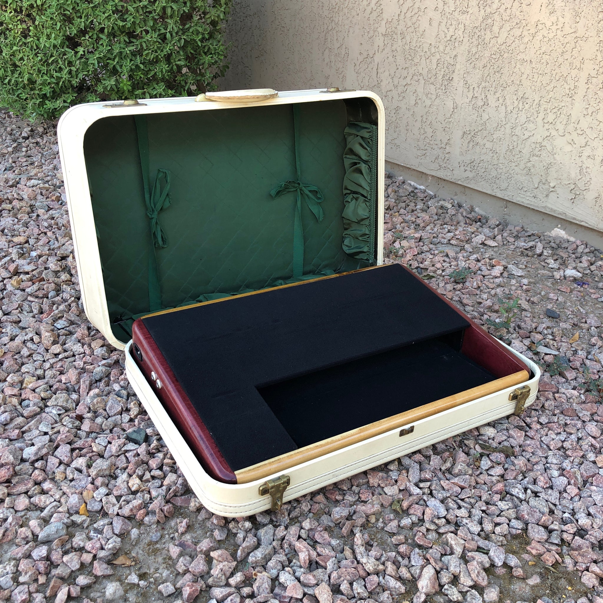 Custom Suitcase Pedalboard – Moon Custom Cabinetry